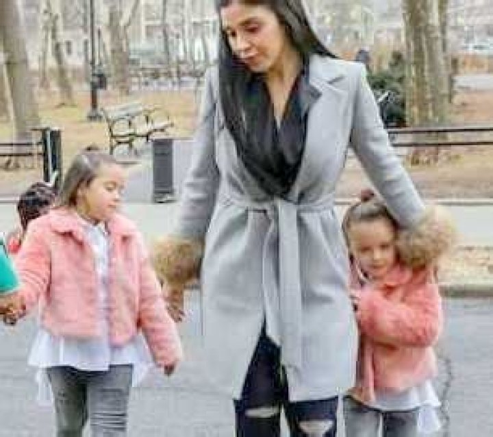 Emma Coronel with her twin daughters