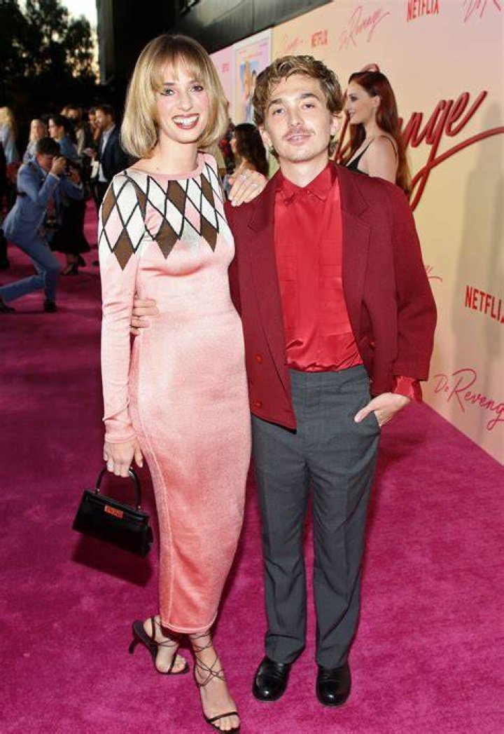 Height of Austin Abrams