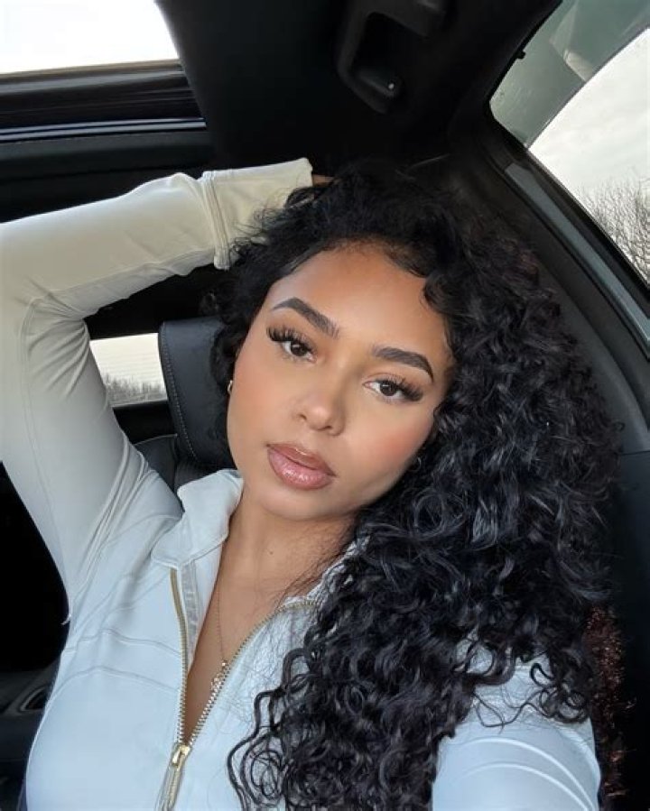 Jada Marie estimated Instagram earning