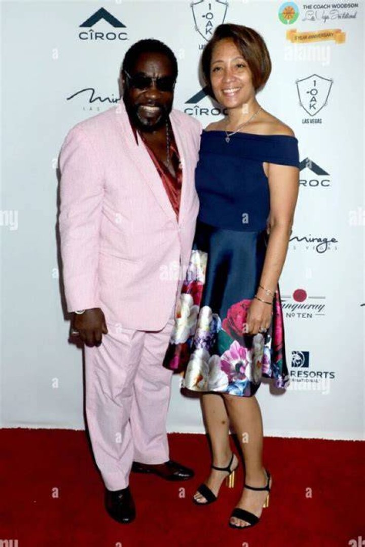Raquel Capelton looking beautiful with her husband, Eddie Levert